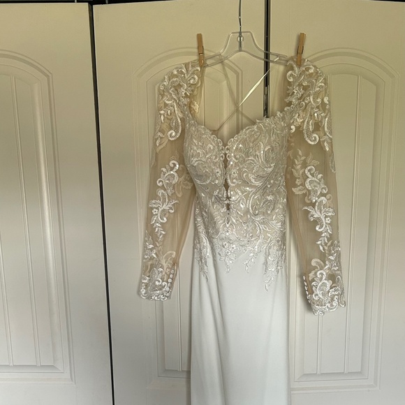 Wedding Dress - Picture 8 of 11